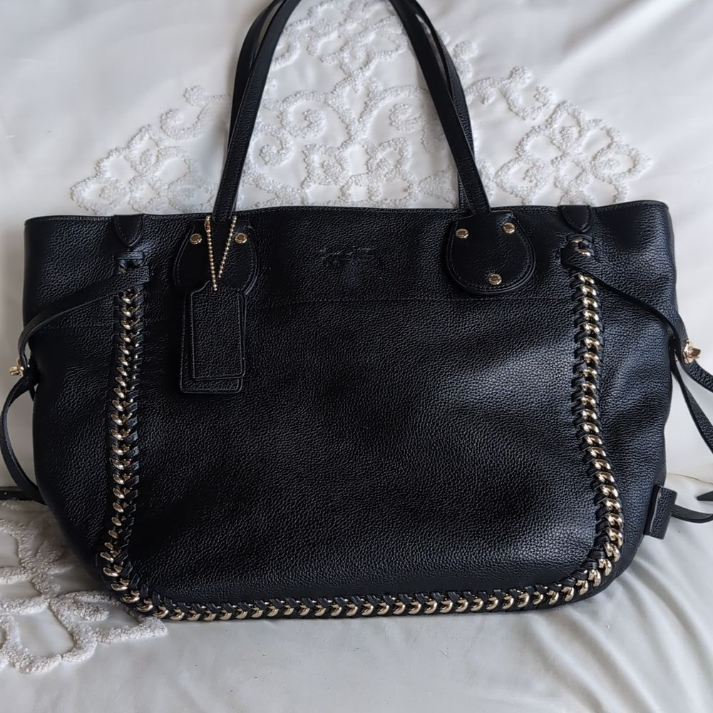 Coach ♣️Limited Edition Tatum Whipstitch Shoulder Bag /Gold Chain Detailing